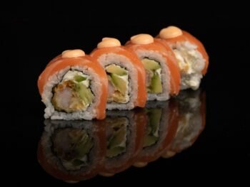 URAMAKI - CALIFORNIA - 8 kawałków 110g.